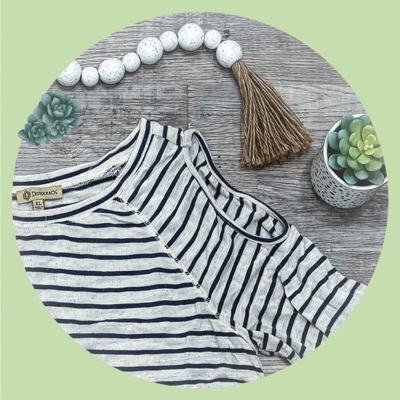 Cold shoulder stripped and lace top - Picture 2 of 2